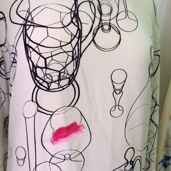 Mini dress with wine & lipstick theme - Picture 3 of 8